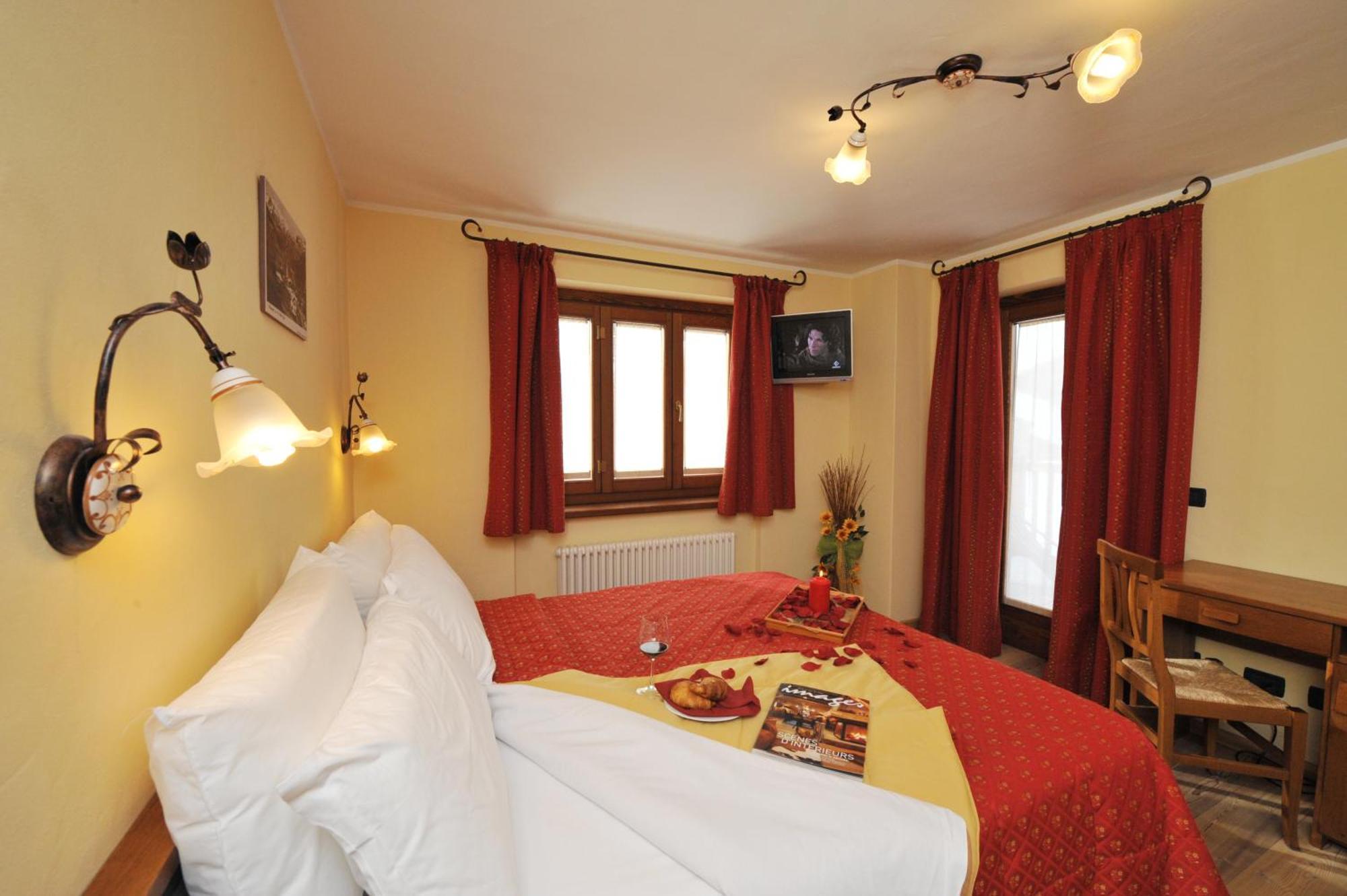 Hotel Le Petit Abri Champoluc Buitenkant foto