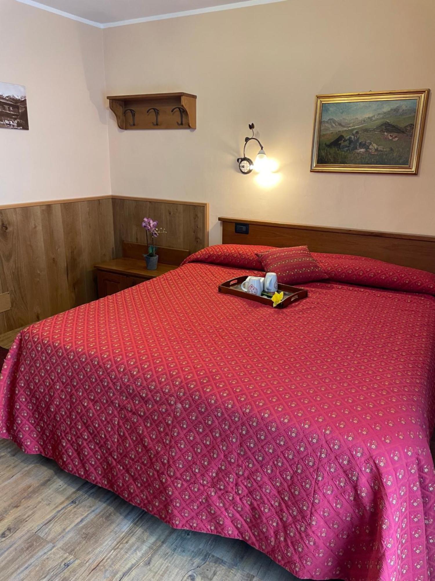 Hotel Le Petit Abri Champoluc Buitenkant foto