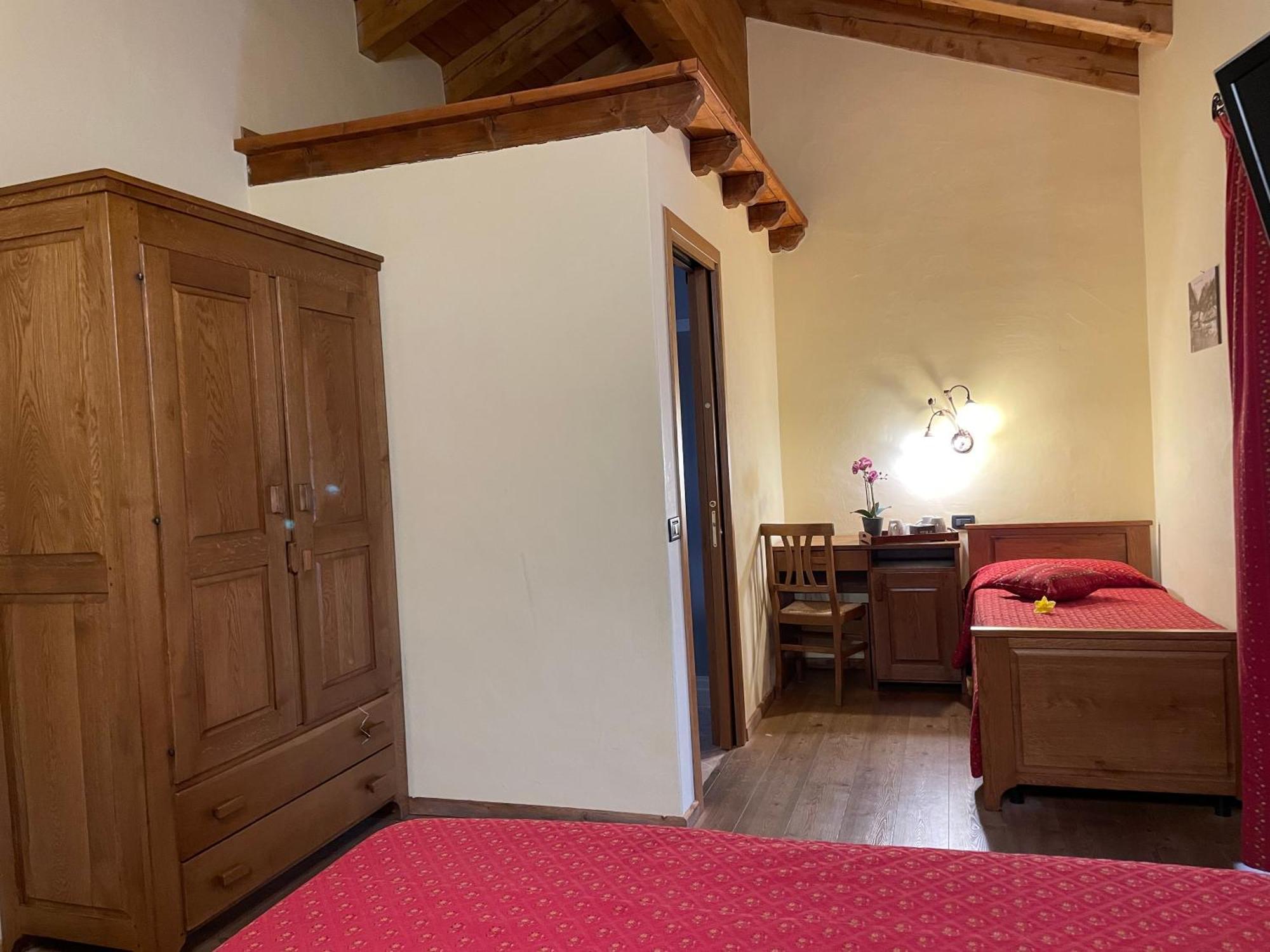 Hotel Le Petit Abri Champoluc Buitenkant foto