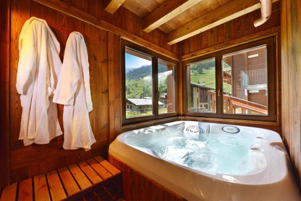 Hotel Le Petit Abri Champoluc Buitenkant foto