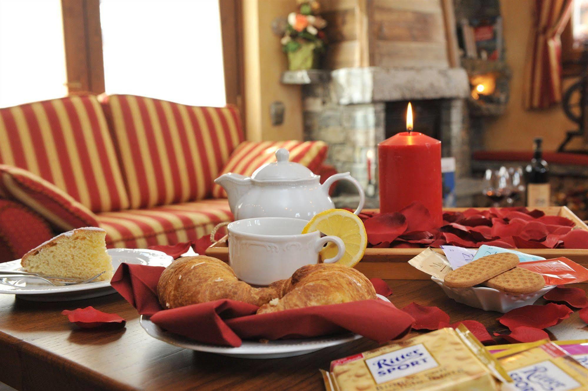 Hotel Le Petit Abri Champoluc Buitenkant foto