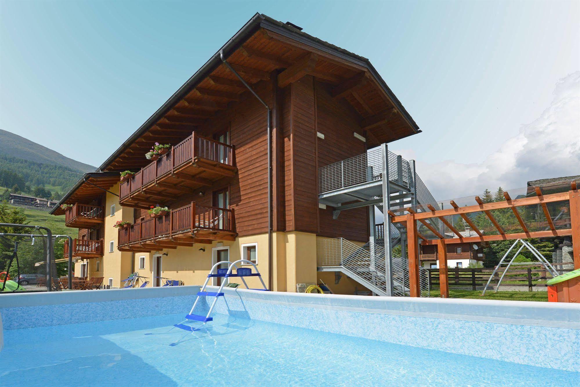 Hotel Le Petit Abri Champoluc Buitenkant foto
