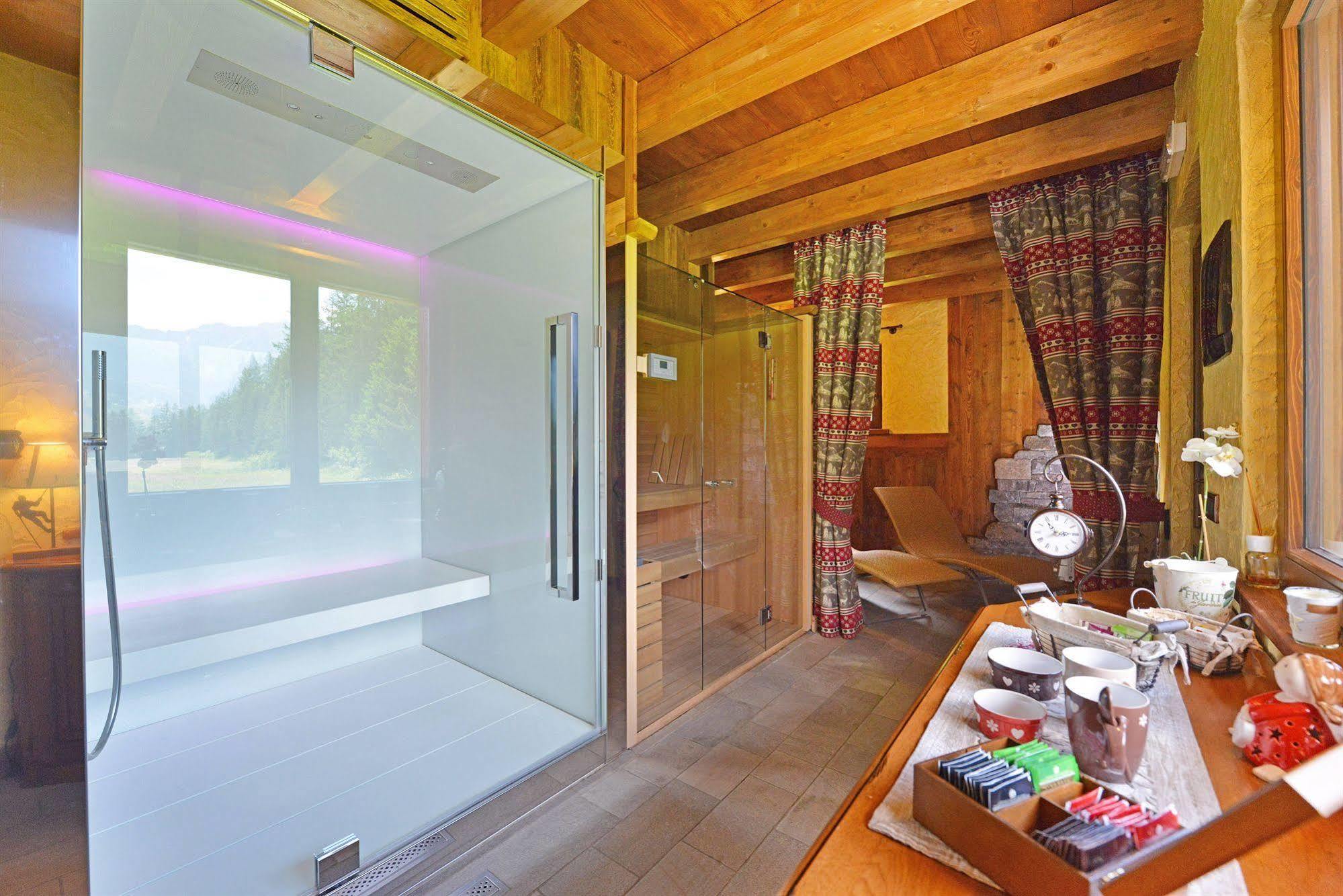 Hotel Le Petit Abri Champoluc Buitenkant foto
