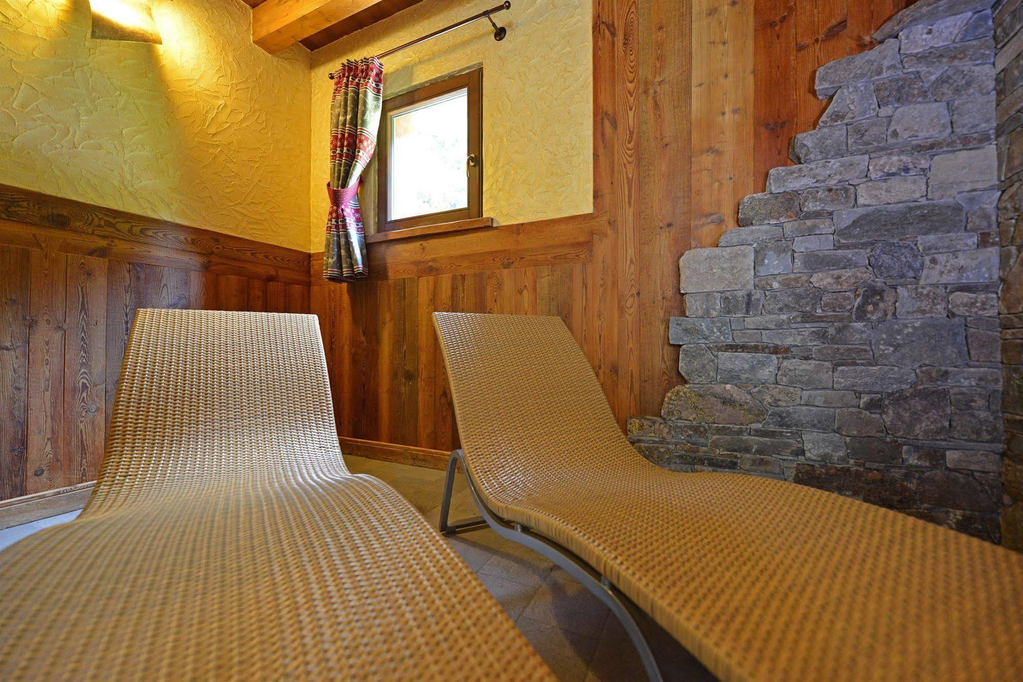 Hotel Le Petit Abri Champoluc Buitenkant foto